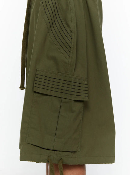 Men's Utility Pocket Cargo Shorts IL515 olive green close-up detail of ribbed stitching on cargo pocket flap and side drawstring cord