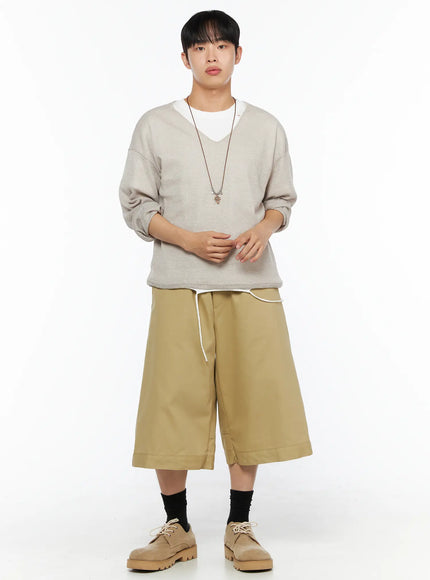 LEWKIN Men's V-Neck Summer Knit Top IL514 Beige full-body front shot on model styled with wide-leg khaki shorts, necklace, and desert shoes