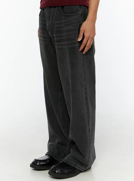 Men's Vintage Relaxed Fit Jeans IL510 Dark gray side view on model highlighting wide-leg cut side seam stitching and back patch pocket detail