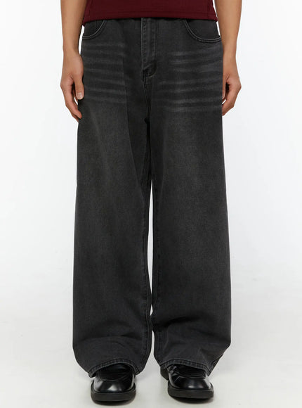 Men's Vintage Relaxed Fit Jeans IL510 Dark gray close-up front detail on model showing wide-leg silhouette faded wash and front pocket stitching