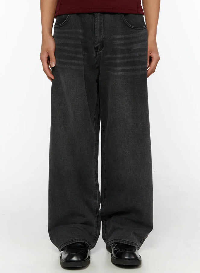 Men's Vintage Relaxed Fit Jeans IL510 Dark gray close-up front detail on model showing wide-leg silhouette faded wash and front pocket stitching