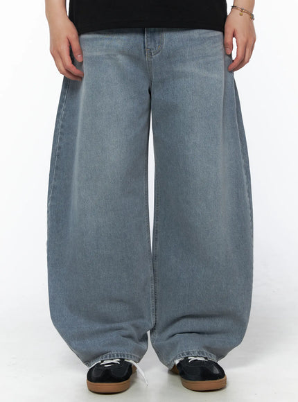 LEWKIN Men's Vintage Wide Leg Jeans IL502 Light blue front close-up on model showing balloon silhouette and washed denim texture, size S
