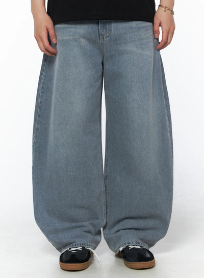 LEWKIN Men's Vintage Wide Leg Jeans IL502 Light blue front close-up on model showing balloon silhouette and washed denim texture, size S