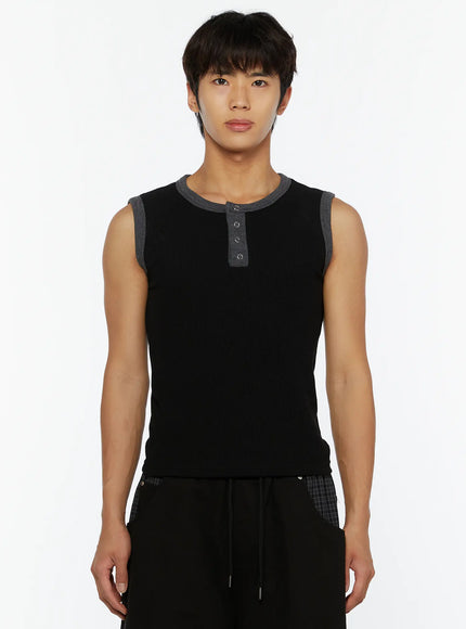 Men's Waffle Contrast Henley Tank IL507 Black cropped front shot on model, gray contrast henley placket with metal snap buttons, waffle knit detail