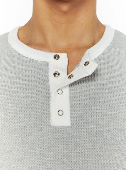 Men's Waffle Contrast Henley Tank IL507 close-up detail of white contrast henley placket with silver snap buttons and waffle knit texture on gray body