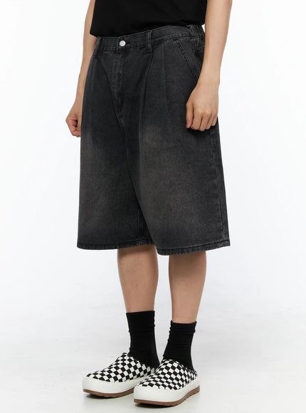 Men's Washed Pintuck Jorts IL514 Black angled front close-up on model showing pintuck detail, elastic waistband, and washed denim texture, size S