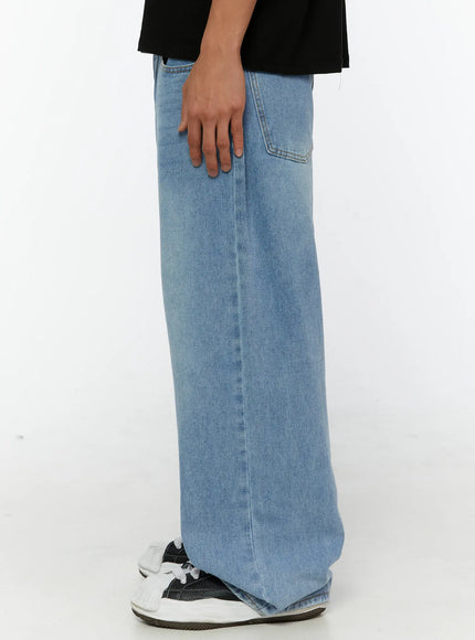 Men's Washed Wide Fit Jeans IL510 light blue side shot on model showing full leg length, side seam detail, and back pocket stitching with sneakers
