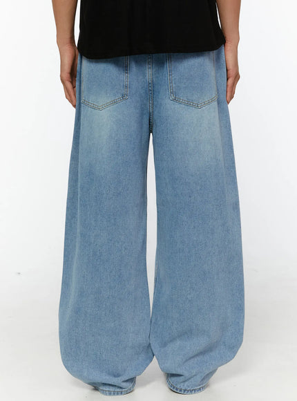 Men's Washed Wide Fit Jeans IL510 light blue back shot on model displaying two back pockets with contrast topstitching and voluminous wide-leg silhouette