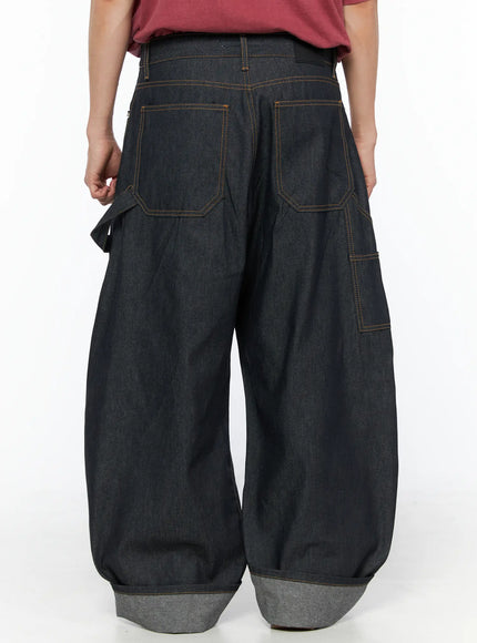 Men's Washed Wide Leg Jeans IL510 Black back shot on model in red tee showing large back pockets, hammer loop strap and cuffed selvedge hem with balloon silhouette