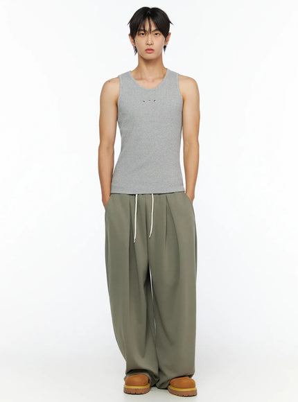 Men's Wide Leg Sweatpants IL528 Dark green flat-lay showing elastic smocked waistband, cream drawstring, pleated wide-leg front, smooth jersey fabric
