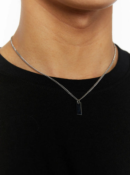 Minimal Tag Necklace IL507 Silver close-up on model neck showing silver curb chain and polished rectangular tag pendant over black tee