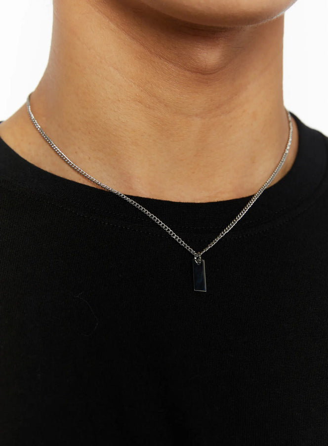 Minimal Tag Necklace IL507 Silver close-up on model neck showing silver curb chain and polished rectangular tag pendant over black tee