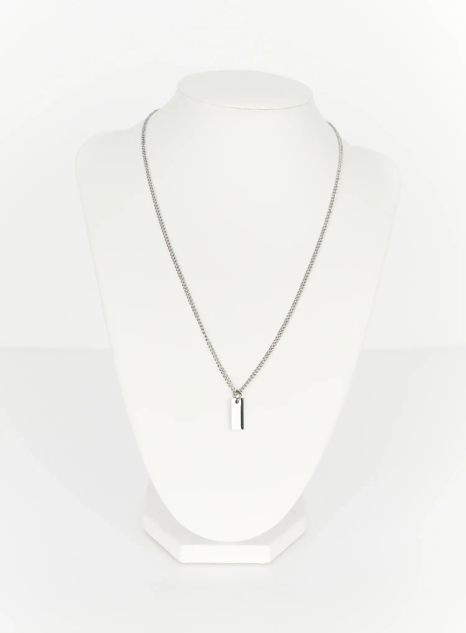LEWKIN Minimal Tag Necklace IL507 Silver front view on jewelry bust display showing full curb chain and rectangular bar pendant