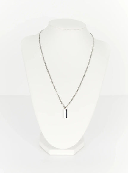 LEWKIN Minimal Tag Necklace IL507 Silver front view on jewelry bust display showing full curb chain and rectangular bar pendant
