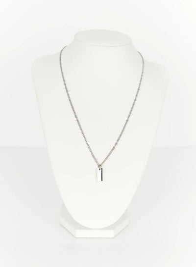 LEWKIN Minimal Tag Necklace IL507 Silver front view on jewelry bust display showing full curb chain and rectangular bar pendant