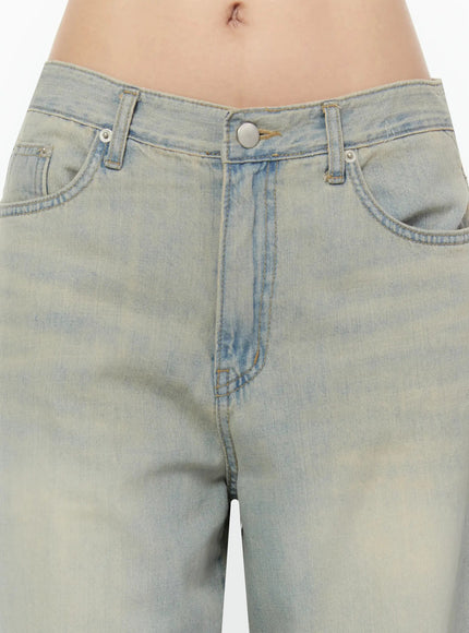 Naia Washed Baggy Jeans IU524 Light blue close-up detail of front waistband, silver button, belt loops, coin pocket, and vintage acid wash denim texture
