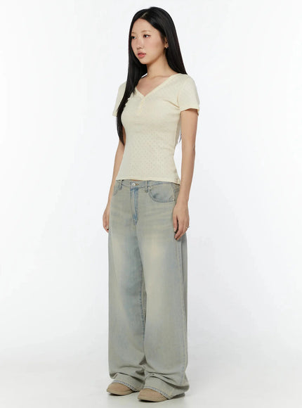 Naia Washed Baggy Jeans IU524 Light blue three-quarter side shot on model showing low-rise waistband, right front pocket, and wide-leg drape with sun-faded denim
