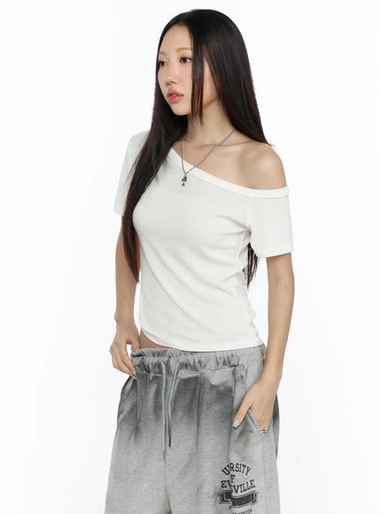 Off-Shoulder Casual Tee CL527 in White, size S/M