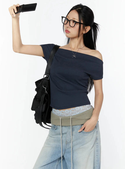LEWKIN Off-Shoulder Ribbed Short Sleeve Top IU524 Dark blue size S/M front model selfie pose with black crossbody bag styled with light-wash wide-leg jeans
