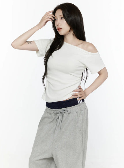 Off-Shoulder T-Shirt IL522 White side-angle shot on model hand on head, one-shoulder neckline detail visible, ruched body fit