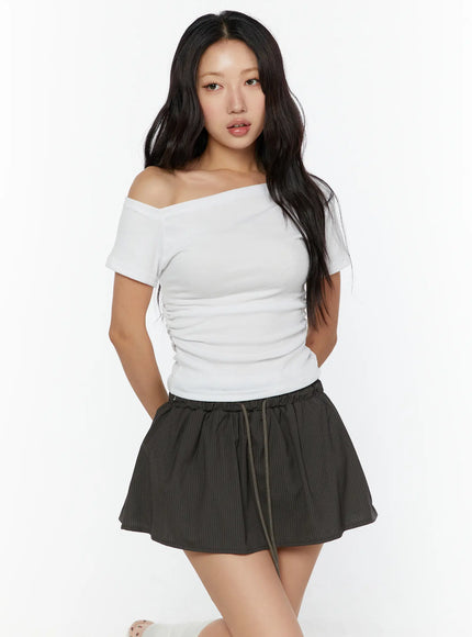 One-Shoulder Shirred Short Sleeve Top CU529 in White, size S/M