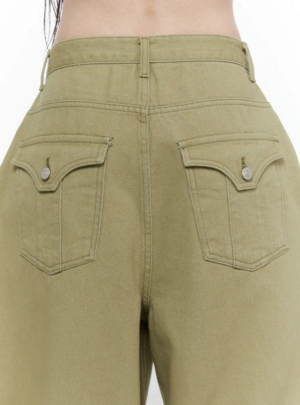 Oversized Cargo Pants IL522 Beige close-up back detail shot showing dual curved flap pockets with silver button hardware and twill fabric texture