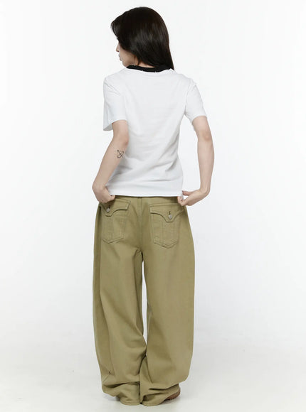 Oversized Cargo Pants IL522 Beige back full-body shot on model showing dual flap back pockets with button closures paired with white tee