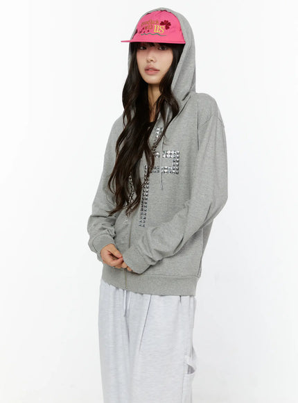 Oversized Cross Graphic Zip-Up Hoodie CL528 Gray front model three-quarter shot silver pyramid stud cross graphic zip-up hood worn up pink cap jogger pants
