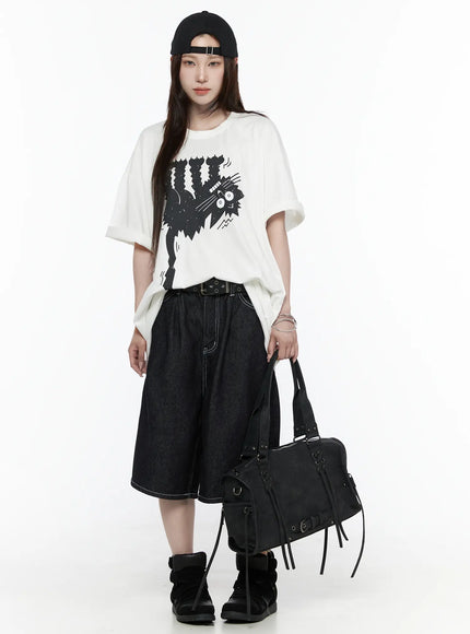 Oversized Kitty Graphic T-Shirt IL516 White full-body front shot female model standing wearing oversized tee styled with dark denim shorts and black bag