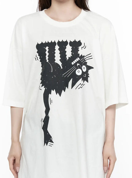 Oversized Kitty Graphic T-Shirt IL516 White close-up front detail shot on female model showing large black cartoon cat graphic print on cotton fabric