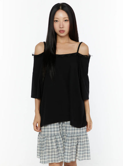 Oversized Lace-Detail Off-Shoulder Tee CU529 in Black, size M/L