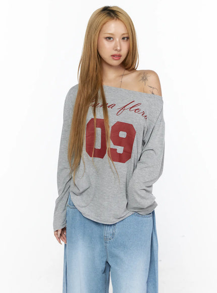 Oversized Off-Shoulder Graphic Long Sleeve Top CL528 Gray front model shot, off-shoulder neckline with Luna Flora script and bold red 09 number graphic print on melange fabric