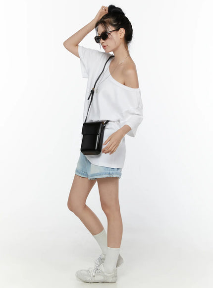 Oversized Off-Shoulder Tee CL520 White side shot on model with sunglasses and black crossbody bag showing silhouette length and dropped shoulder cotton tee