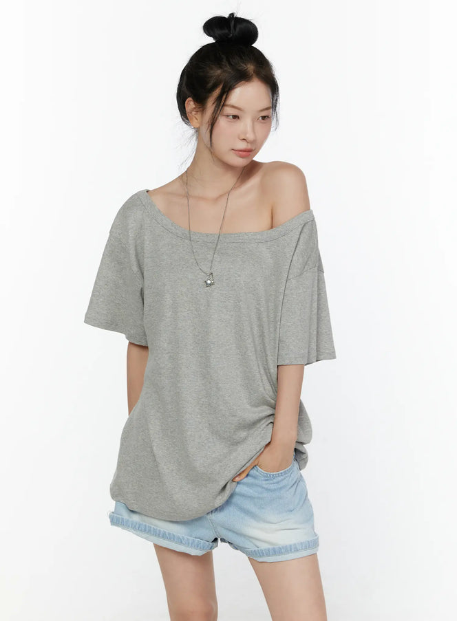 Oversized Off-Shoulder Tee CL520 in Gray, size S/M