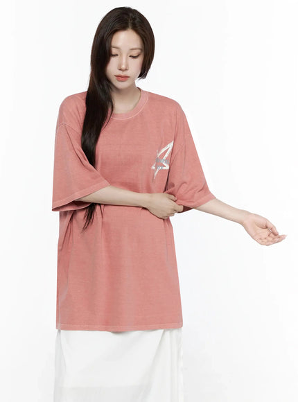 Oversized Star Graphic T-Shirt IL516 Pink front view on female model looking down arms relaxed showing silver star chest graphic on washed cotton