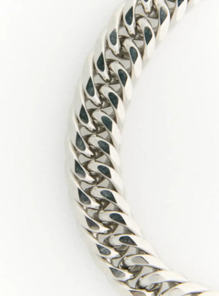 Parker 8mm Chain Bracelet IL522 silver close-up detail of polished curb chain links showing reflective surface texture on white background