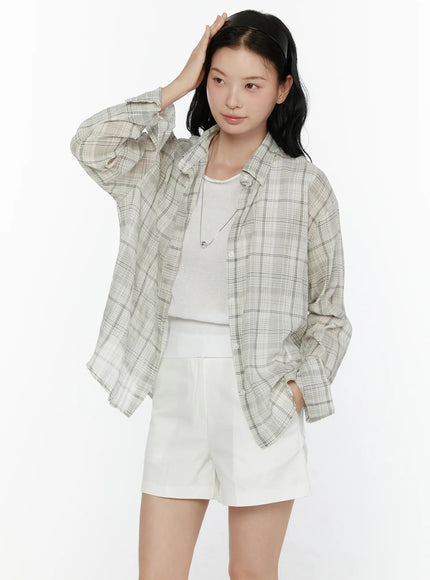 Plaid Button-Up Shirt CL521 in Light beige, size S/M