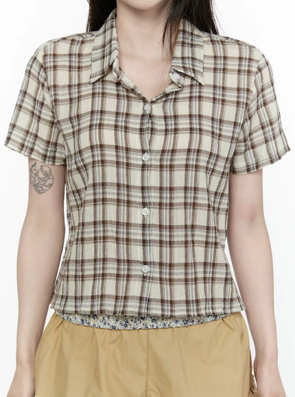 Plaid Button-Up Shirt IL521 Beige back shot on model, showing rear silhouette of cropped plaid shirt with short sleeves and back yoke seam detail, paired with khaki shorts