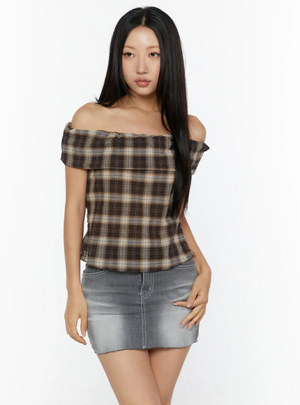 Plaid Off-Shoulder Shirt CU529 in Brown, size S/M