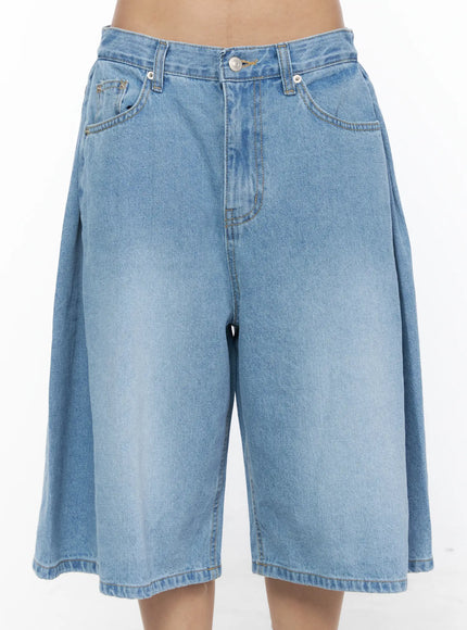 Pleated Denim Jorts CL528 light blue front close-up on model showing waistband button closure and front pocket detail