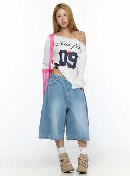 LEWKIN Pleated Denim Jorts CL528 light blue full outfit front shot on model styled with white graphic long-sleeve top and pink mesh tote bag