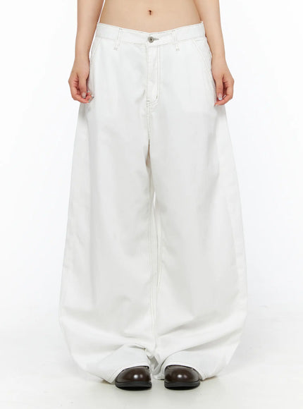 Relaxed Fit Baggy Pants CL502 White front close-up on model showing low-rise waistband silver button and wide-leg silhouette
