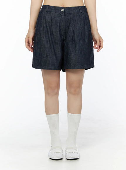 LEWKIN Relaxed-Fit Pintuck Shorts IU525 Dark blue front view on model size S standing straight styled with white socks and ballet flats