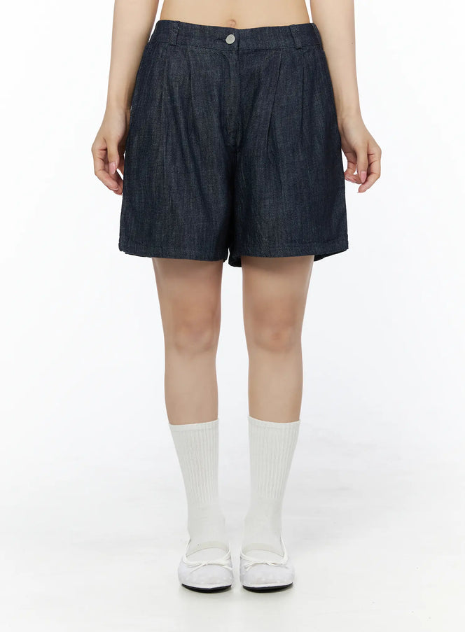 LEWKIN Relaxed-Fit Pintuck Shorts IU525 Dark blue front view on model size S standing straight styled with white socks and ballet flats