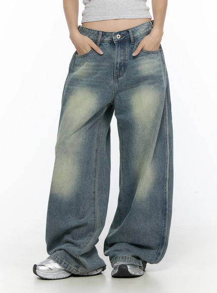 Rey Vintage Washed Wide Leg Jeans CL524 Blue front shot on model, low-rise waistband, sun-faded wide-leg denim, hands in pockets, silver sneakers