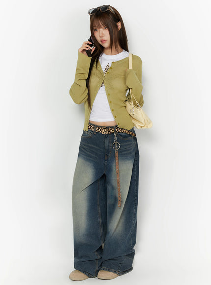 Ribbed Cardigan IL523 Dark green S/M full-body front shot on model holding phone and cream bag, open ribbed cardigan with gold buttons, sunglasses on head, styled with jeans