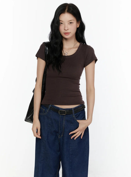 LEWKIN Ribbed U-Neck Tee CL520 Dark brown front model shot size S/M slim fit crop length scoop neckline cap sleeves styled with wide-leg jeans and black tote bag