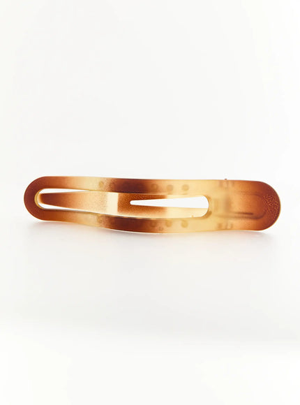 Ruby Hair Clip IL503 brown ombre close-up bottom view of flat inner base with dual oval cutouts and ombre matte resin surface