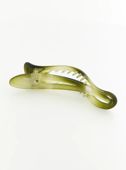 Ruby Hair Clip IL503 olive green reverse side view showing comb teeth mechanism, gold pivot pin, and curl end detail