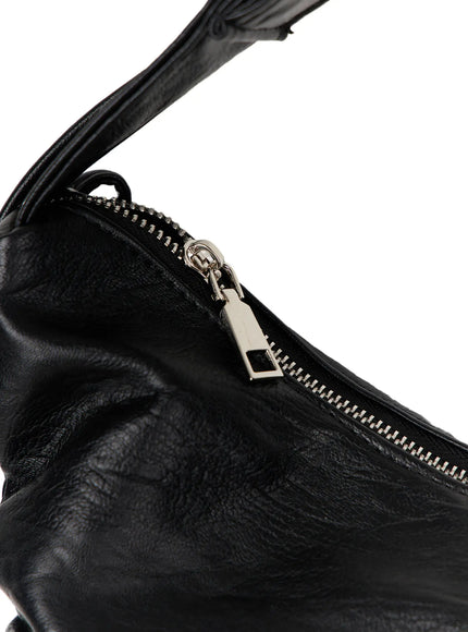 Ruched Shoulder Bag CL503 Black close-up detail of silver zipper pull and crinkled leather texture on bag body
